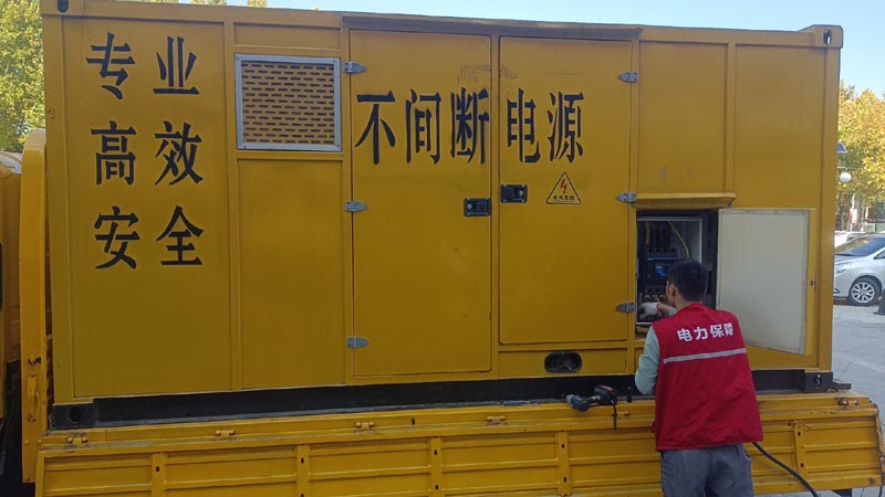 苏仙柴油发电机组和UPS电源配合使用时，如何避免切换过程中的电力中断？